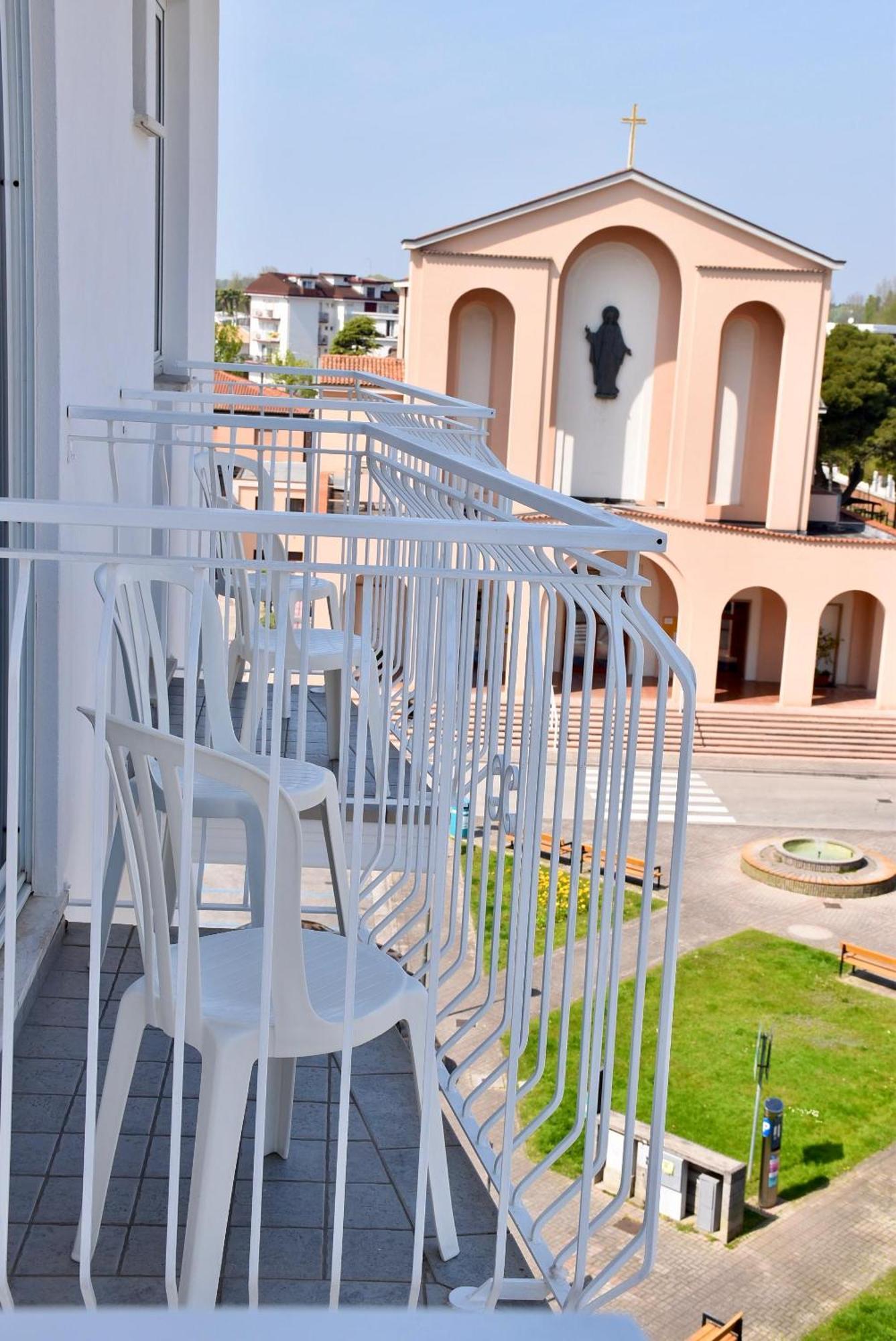 Hotel Portofino Lido di Jesolo Exterior photo